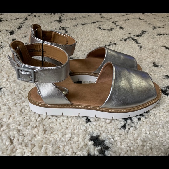 Wonen’s Clark’s Lydie Hala Sandal - Picture 2 of 4